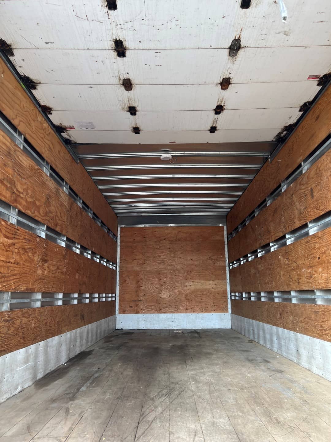 Used truck Isuzu NRR 2018